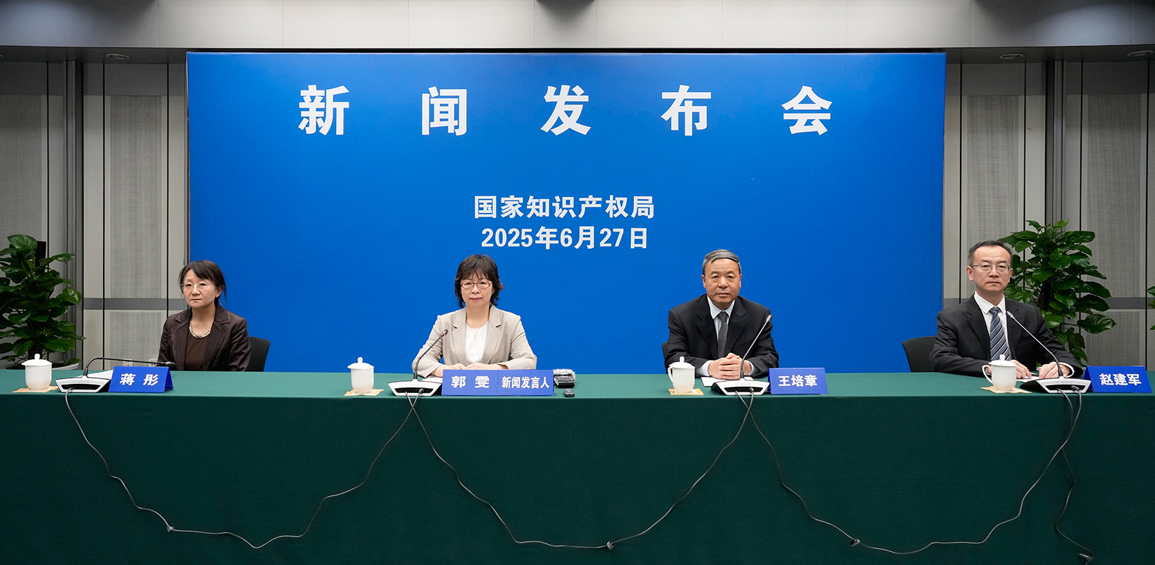 以實干鑄就高質(zhì)量服務(wù) 以實干鑄就高質(zhì)量服務(wù)